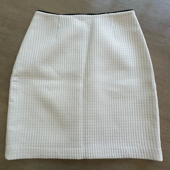 White House Black Market Textured White Pencil Skirt - Picture 1 of 7